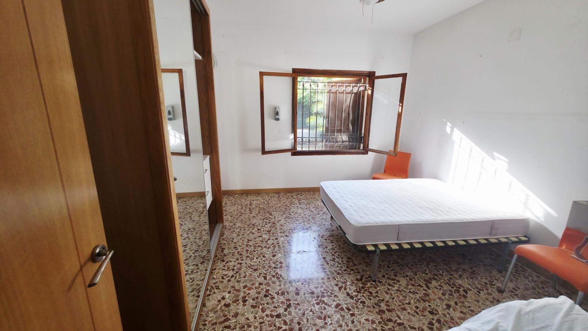 Huoneisto Alicante, Espanja 5 makuuhuonetta, 233.4 m2 No. 165760