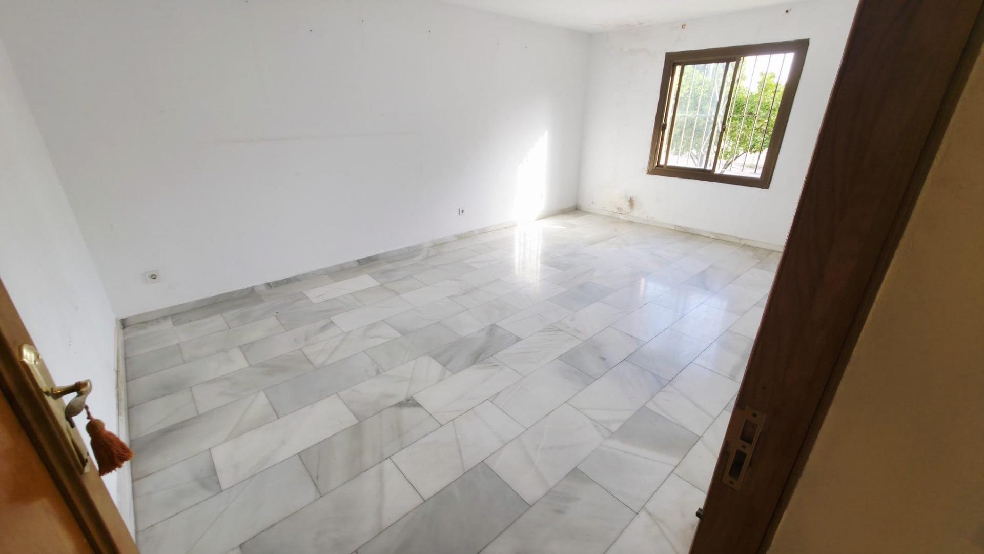 Huoneisto Alicante, Espanja 5 makuuhuonetta, 233.4 m2 No. 165760
