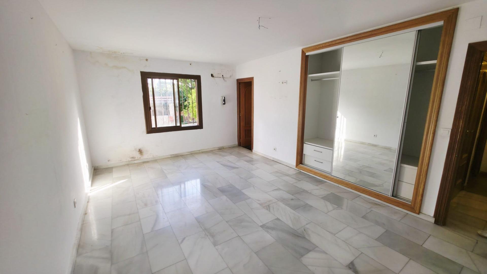 Huoneisto Alicante, Espanja 5 makuuhuonetta, 233.4 m2 No. 165760