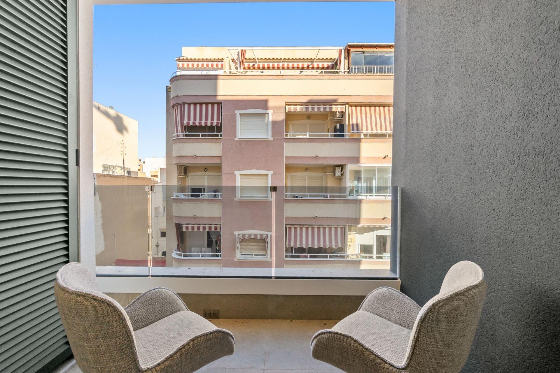Apartment in Torrevieja, Alicante, Spain 2 bedrooms, 82 sq.m. No. 194253