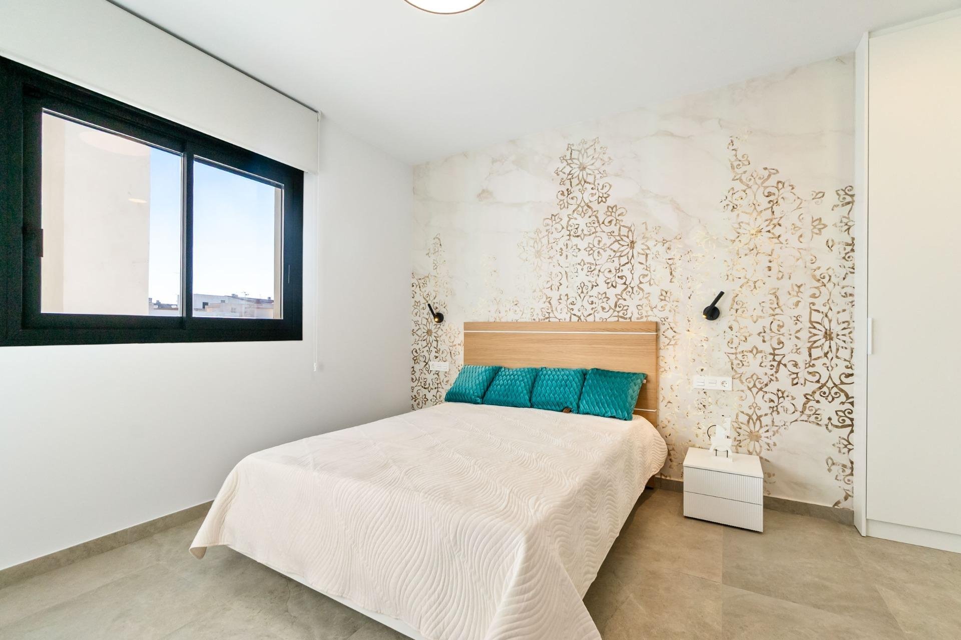 Apartment in Torrevieja, Alicante, Spain 2 bedrooms, 82 sq.m. No. 194253