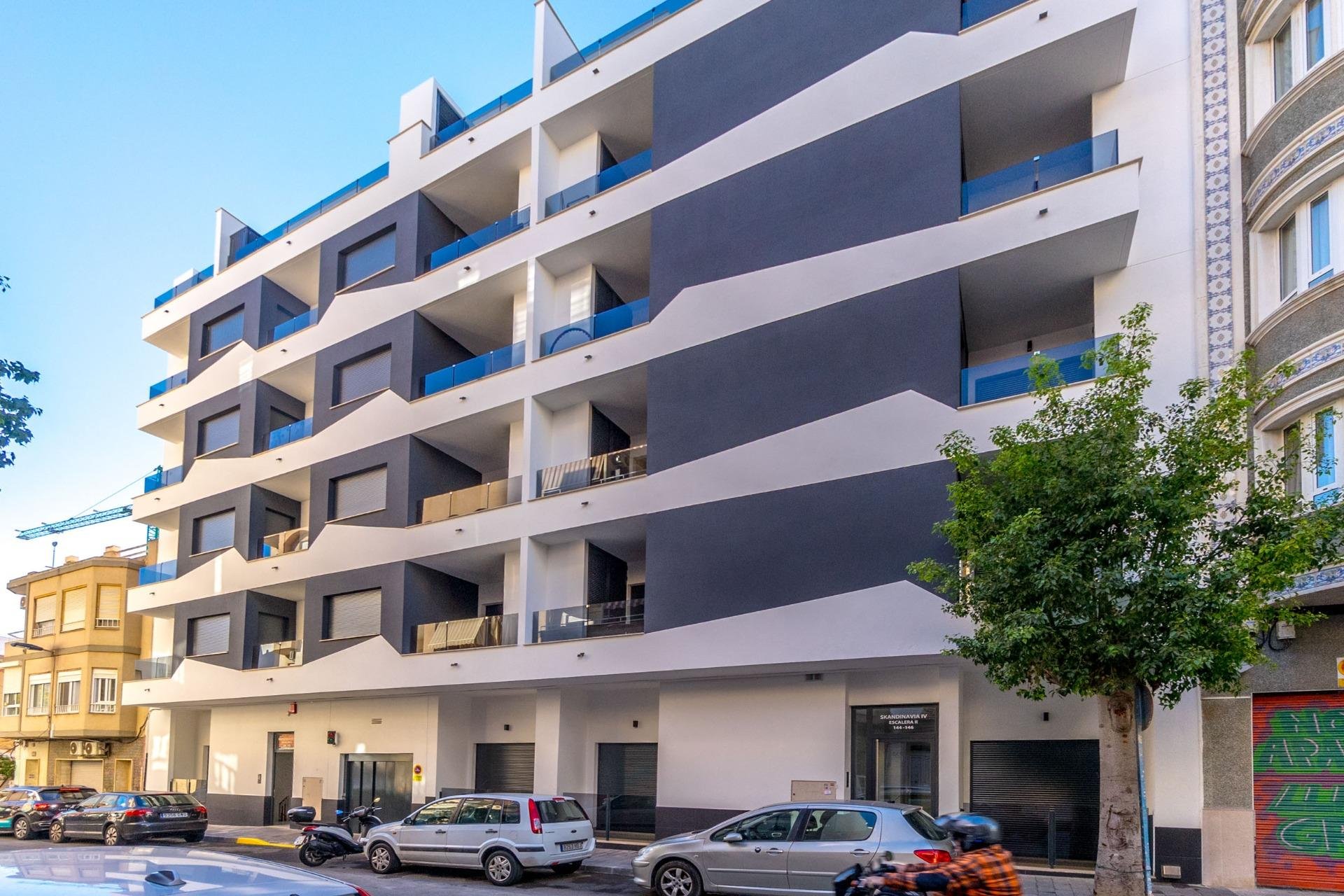Apartment in Torrevieja, Alicante, Spain 2 bedrooms, 82 sq.m. No. 194253