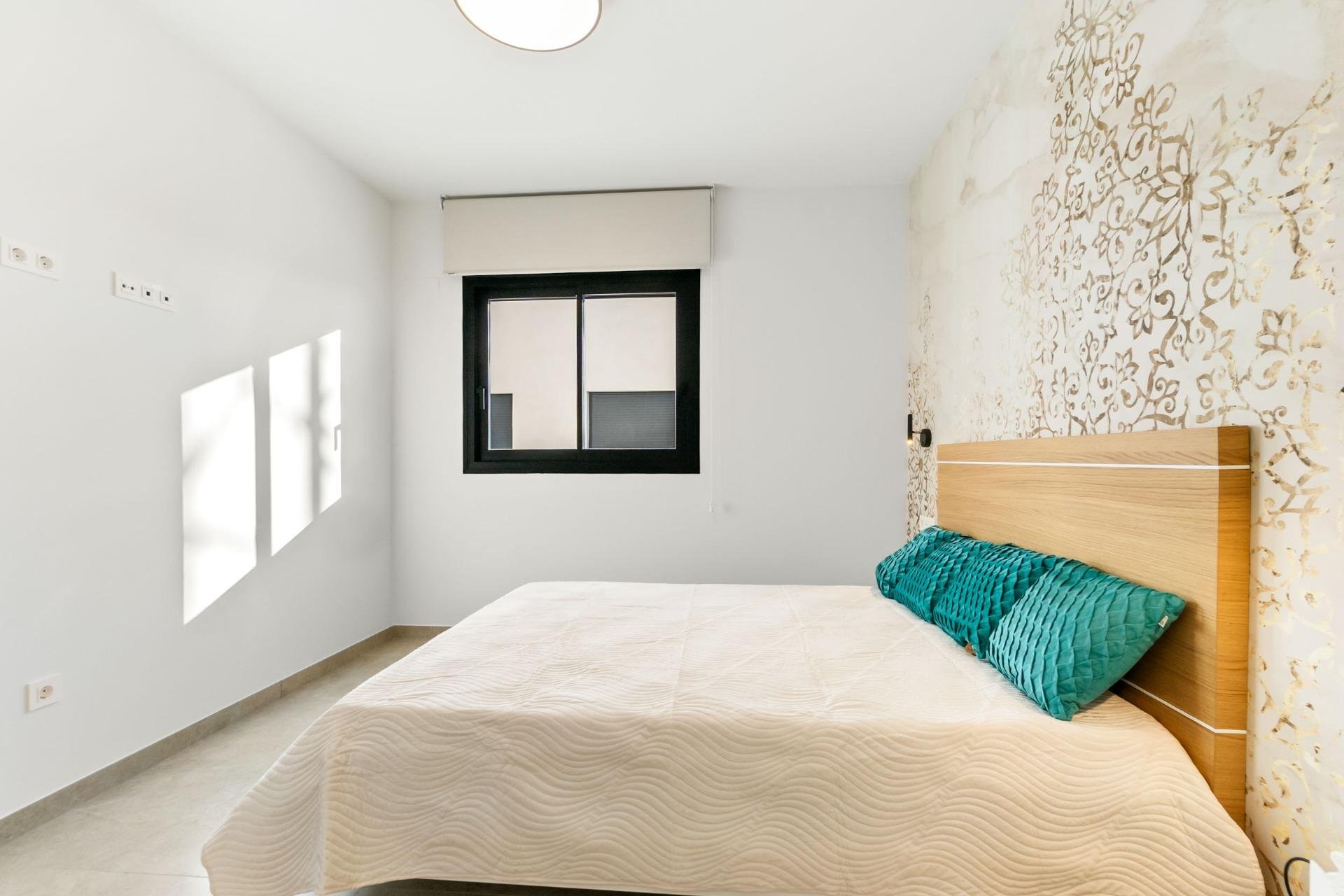Apartment in Torrevieja, Alicante, Spain 2 bedrooms, 82 sq.m. No. 194253