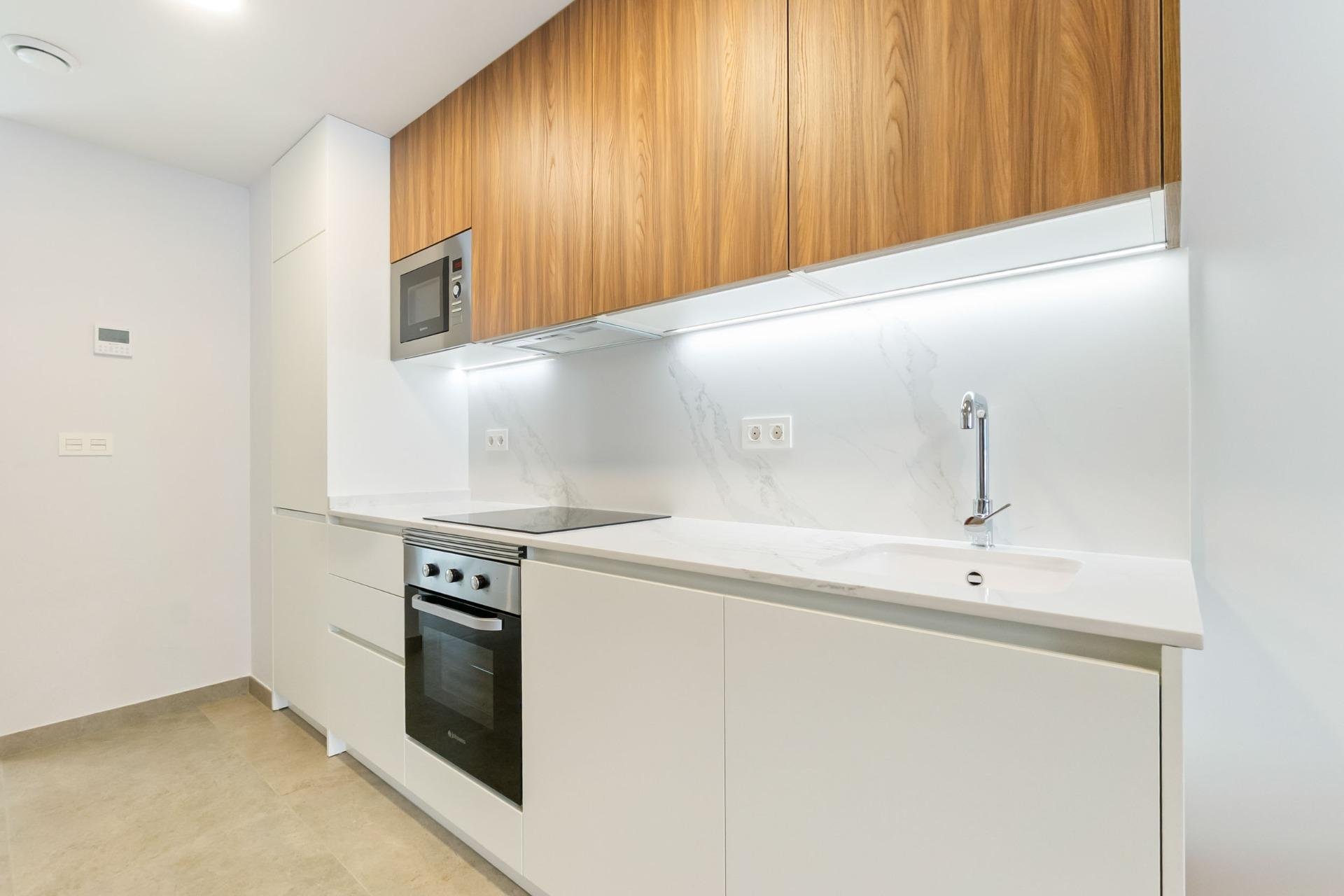 Apartment in Torrevieja, Alicante, Spain 2 bedrooms, 82 sq.m. No. 194253