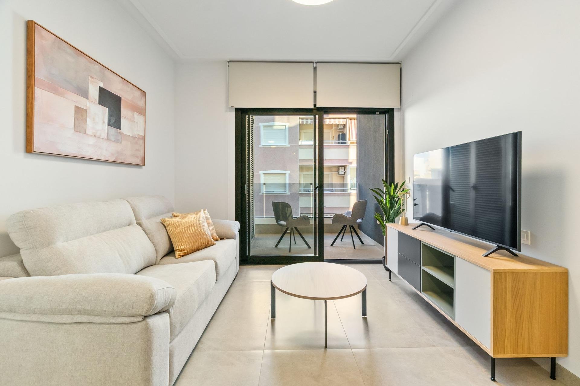 Apartment in Torrevieja, Alicante, Spain 2 bedrooms, 82 sq.m. No. 194253