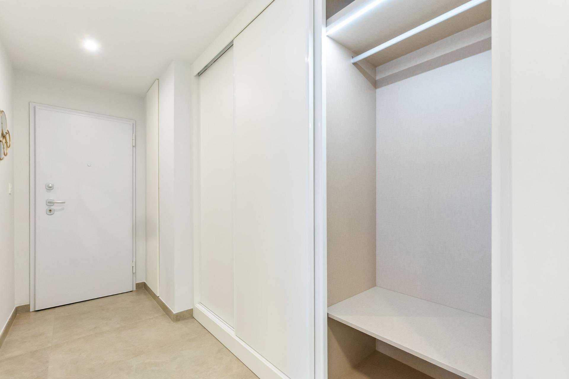 Apartment in Torrevieja, Alicante, Spain 2 bedrooms, 82 sq.m. No. 194253