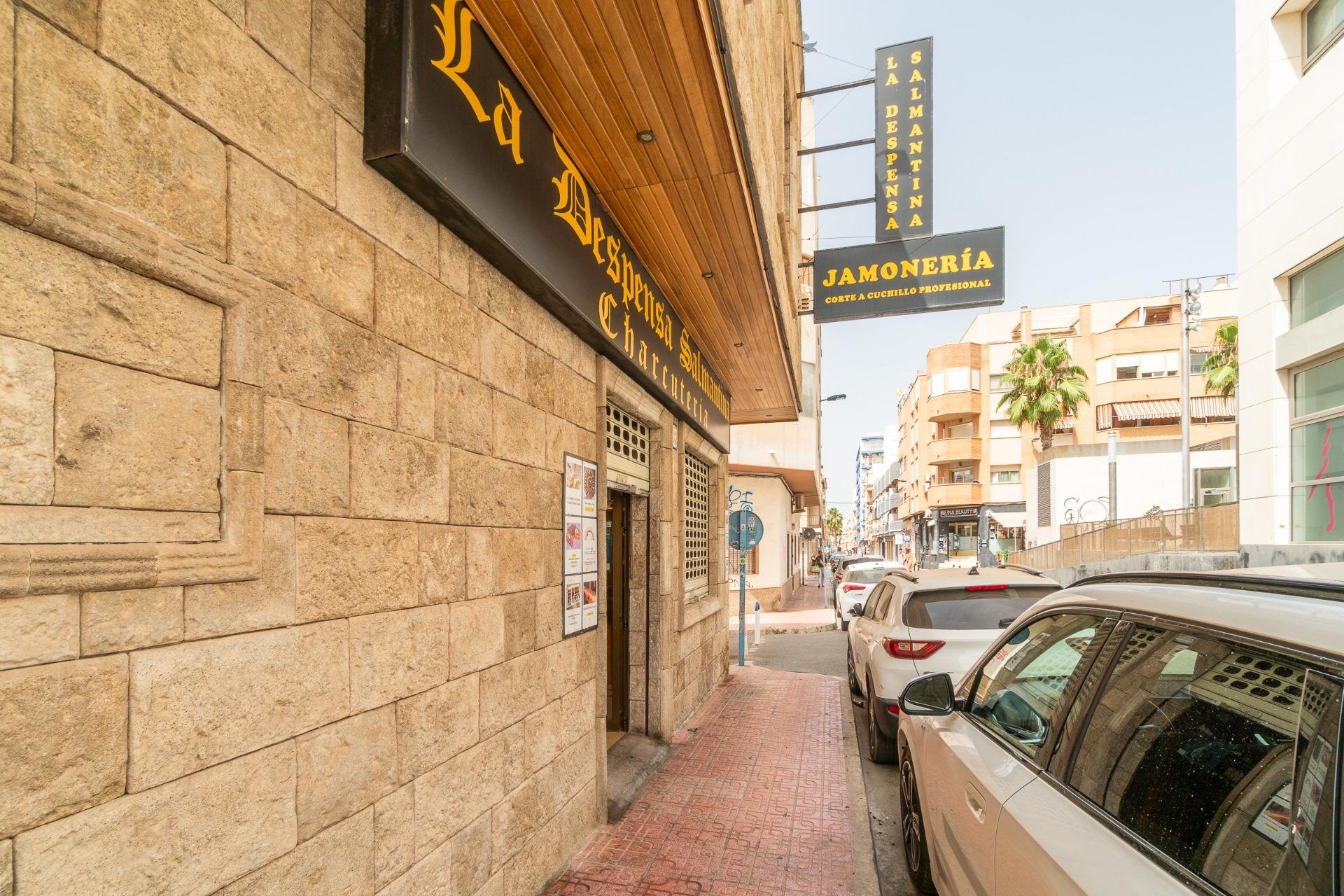Villa a Torrevieja, Alicante, Spagna 143 mq. N° 190381