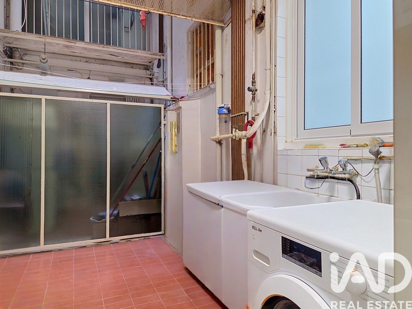 Apartment à Barcelona, Espagne 4 chambres, 92 m2 No. 188088