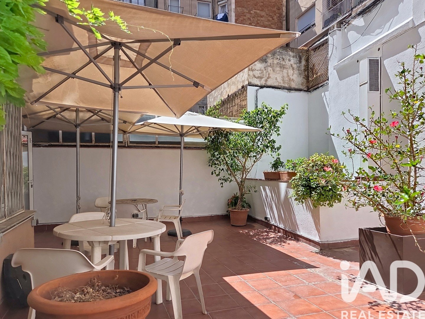 Apartment à Barcelona, Espagne 4 chambres, 92 m2 No. 188088