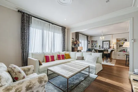 Wohnung in Barcelona, Spanien 4 Schlafzimmer,  Nr. 141144