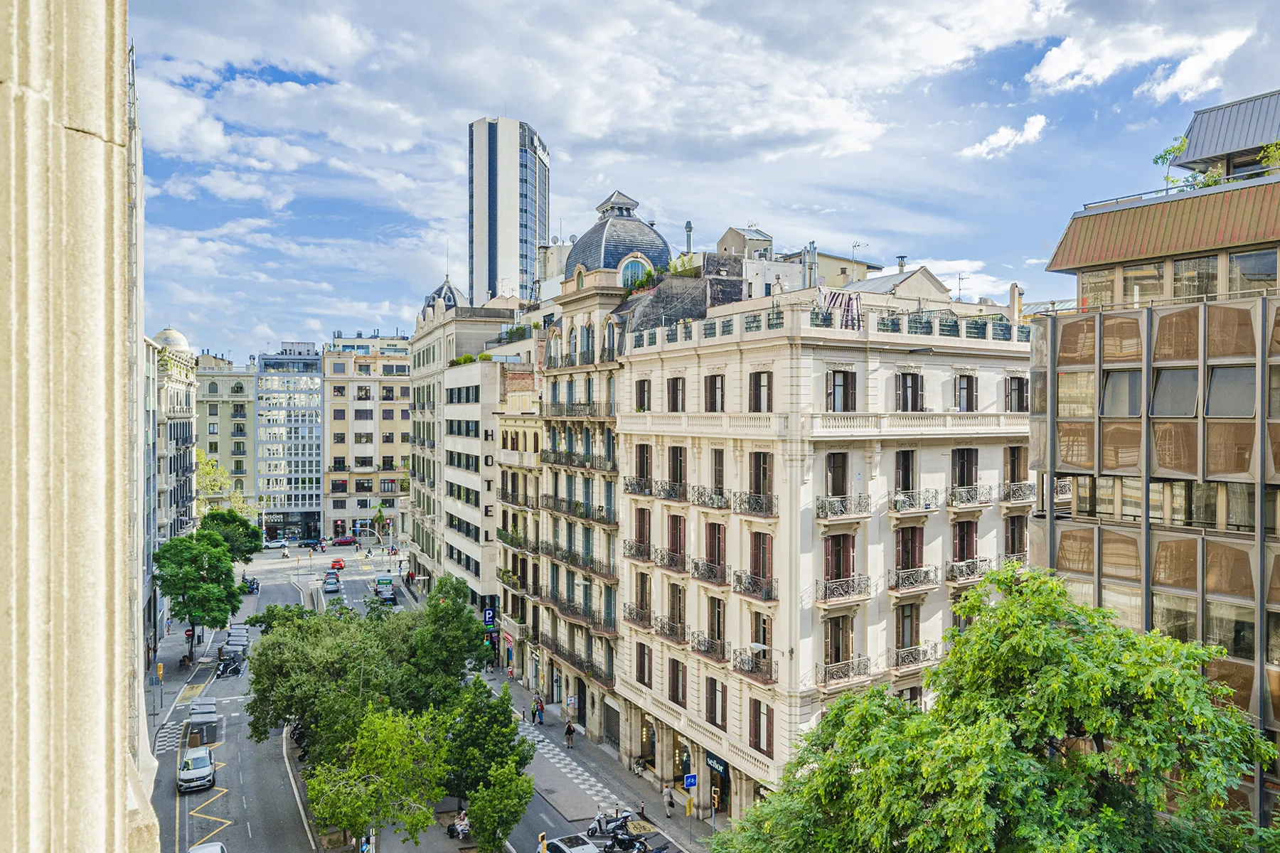 Huoneisto Barcelona, Espanja 4 makuuhuonetta,  No. 141144