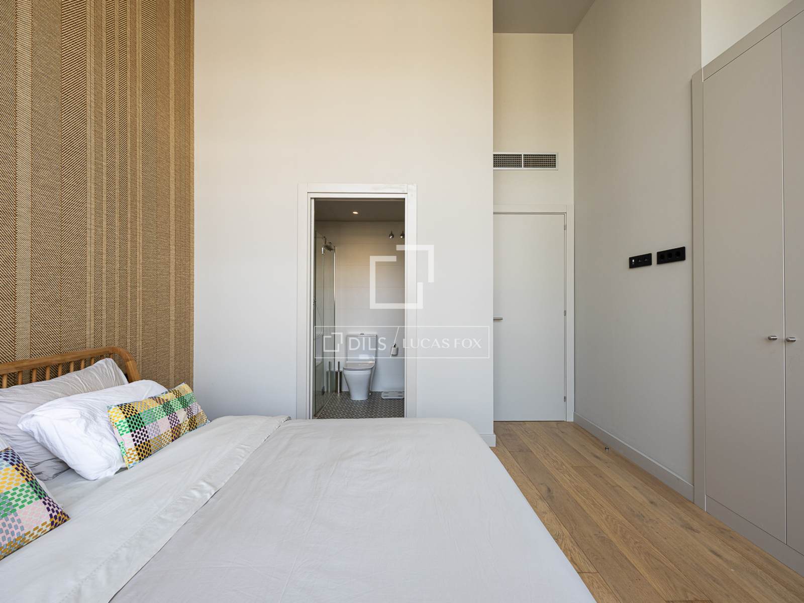 Ático en Barcelona, España 2 dormitorios, 130 m2 No. 192773