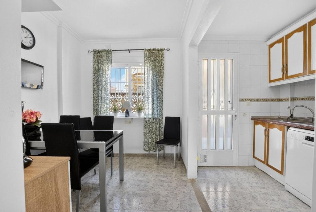 House in Torrevieja, Alicante, Spain 2 bedrooms, 79 sq.m. No. 168010