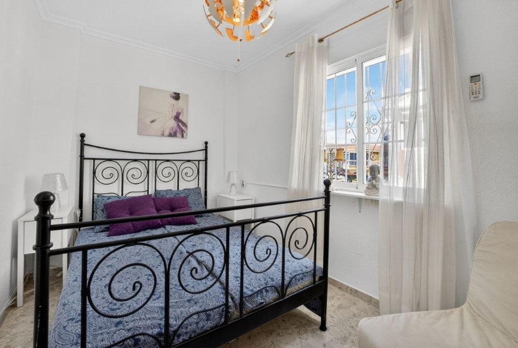 House in Torrevieja, Alicante, Spain 2 bedrooms, 79 sq.m. No. 168010