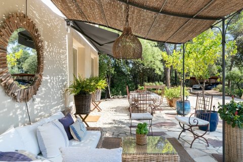 House in Barcelona, Spain 6 bedrooms,  No. 140776
