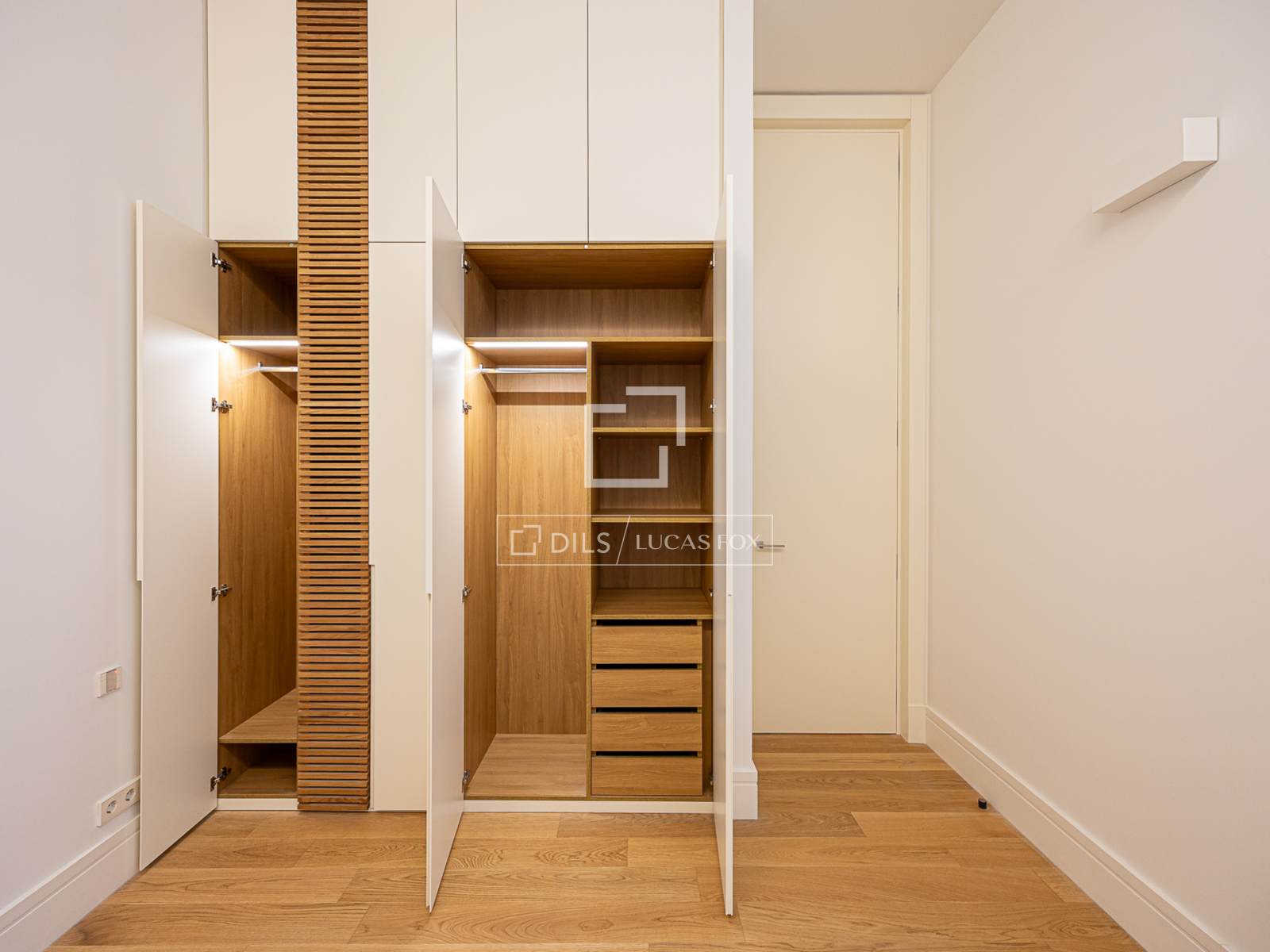Huoneisto Barcelona, Espanja 3 makuuhuonetta, 232 m2 No. 150926