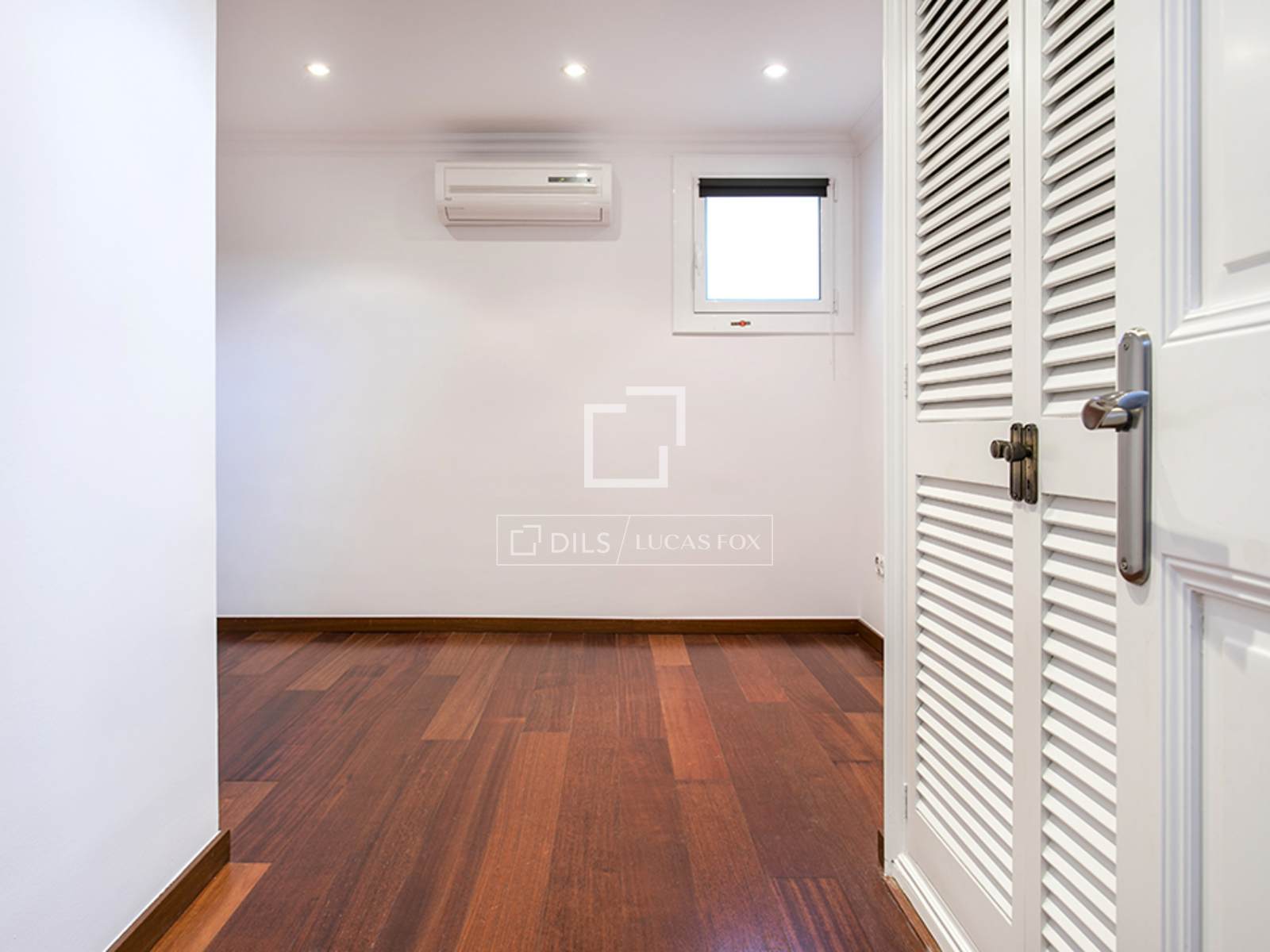 Huvila Bellaterra, Barcelona, Espanja 5 makuuhuonetta, 322 m2 No. 150928