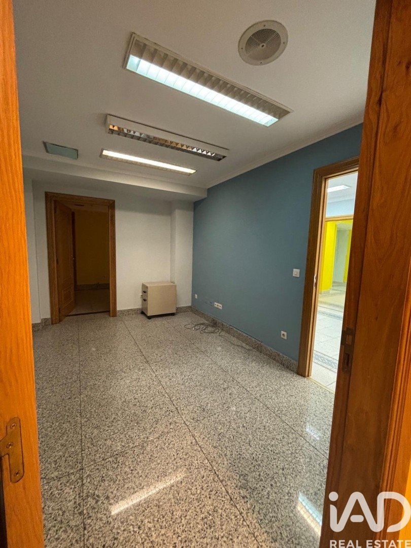Oficina en Valladolid, España 7 dormitorios, 174 m2 No. 152338