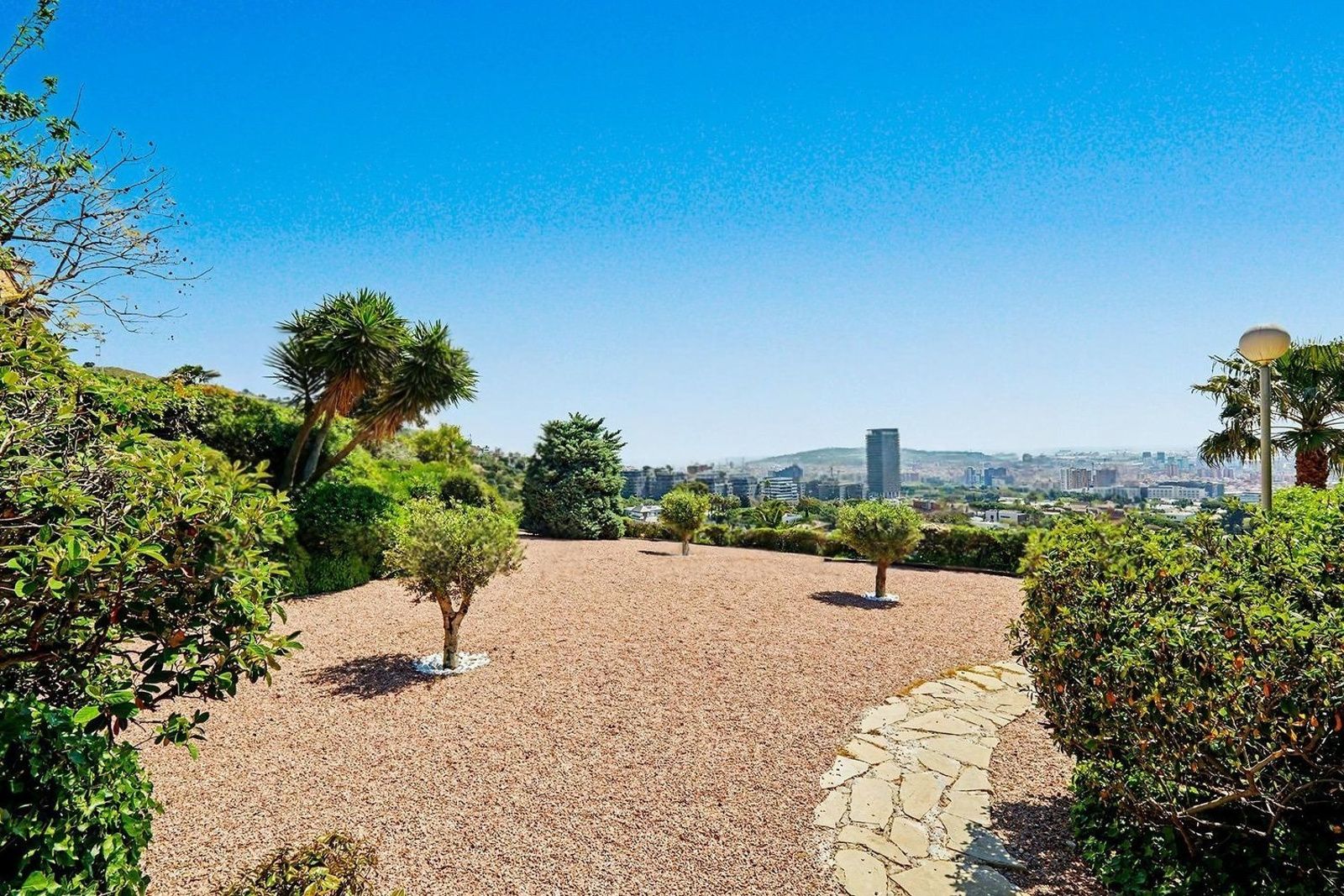 Dzīvoklis Esplugues de Llobregat, Barcelona, Spānijā 7 istabas, 489 m2 Nr. 194534