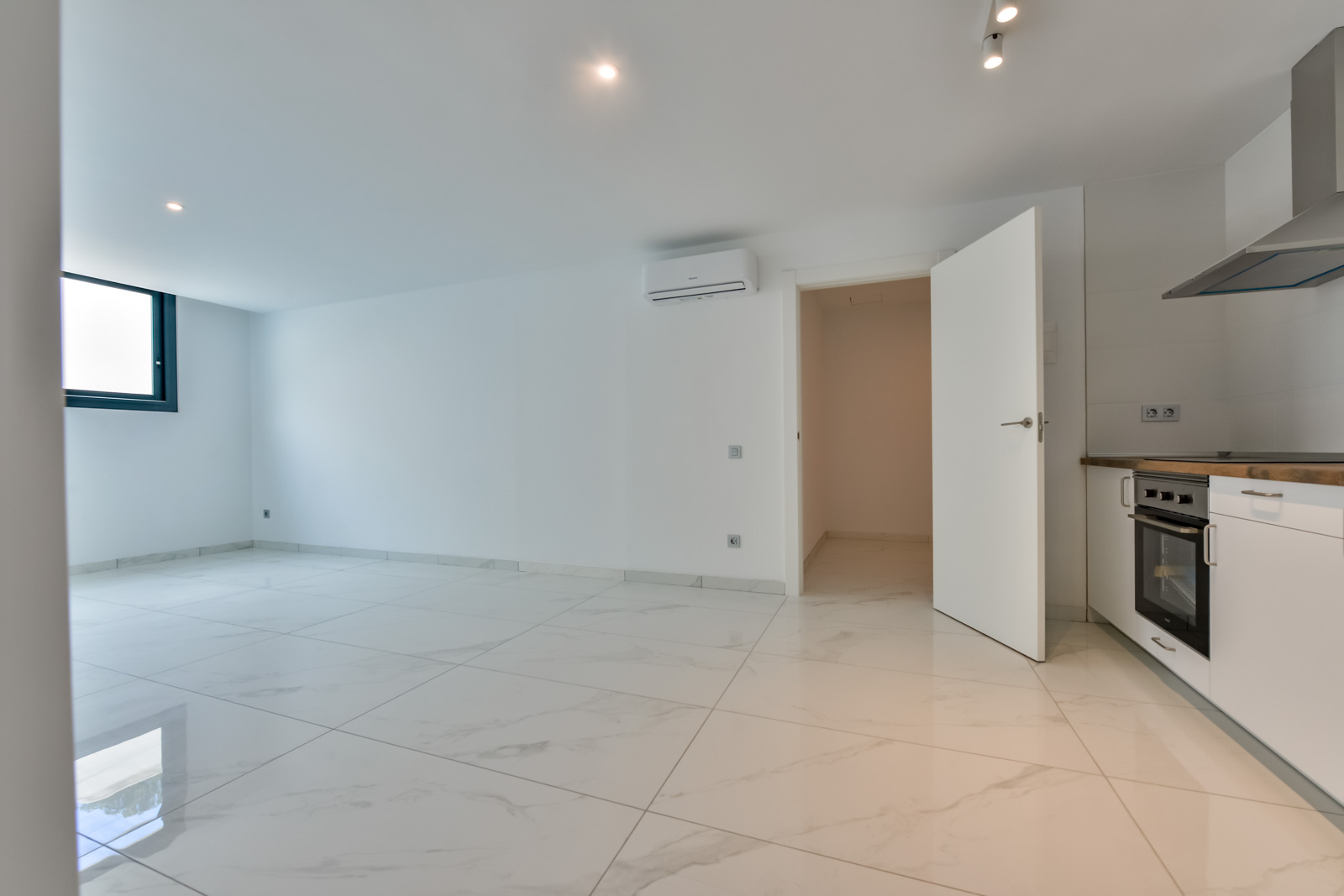 Villa a Finestrat, Alicante, Spagna 7 camere da letto, 636 mq. N° 168207