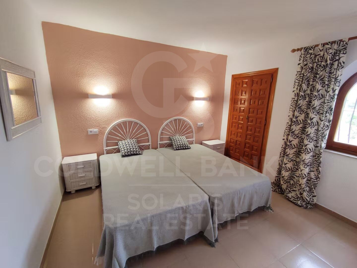 Tvåvåningslägenhet i Benitachell, Alicante, Spanien 4 sovrum, 220 kvm. Nr. 157401