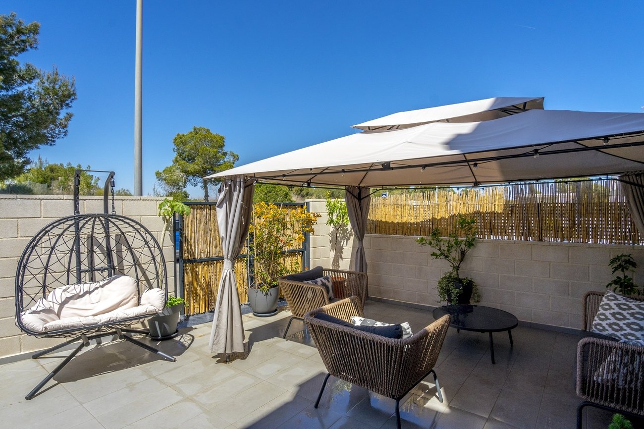 Townhouse in Villamartin, Alicante, Spain 3 bedrooms, 134 sq.m. No. 189879