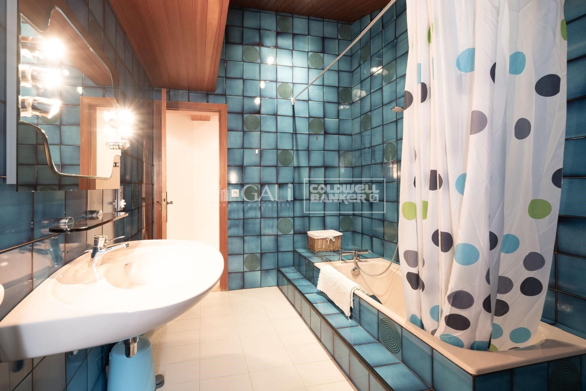 Villa Principado De Andorra (Ninguna Poblacion Tiene C.P.), Lleida, Spānijā 7 istabas, 652 m2 Nr. 160152