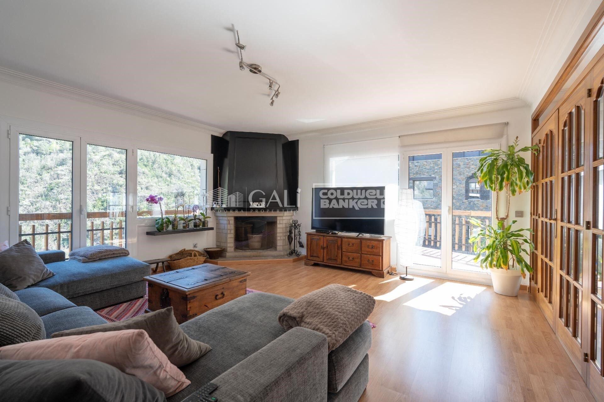 Villa Principado De Andorra (Ninguna Poblacion Tiene C.P.), Lleida, Spānijā 7 istabas, 652 m2 Nr. 160152
