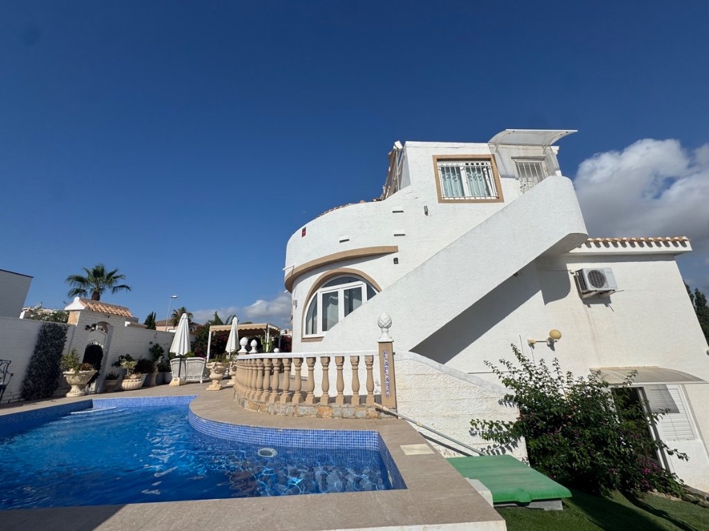 Villa a La Zenia, Alicante, Spagna 4 camere da letto, 177 mq. N° 145367