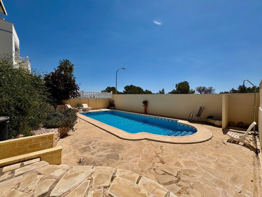 Villa in Villamartin, Alicante, Spanien 2 Schlafzimmer, 160 m2 Nr. 145366