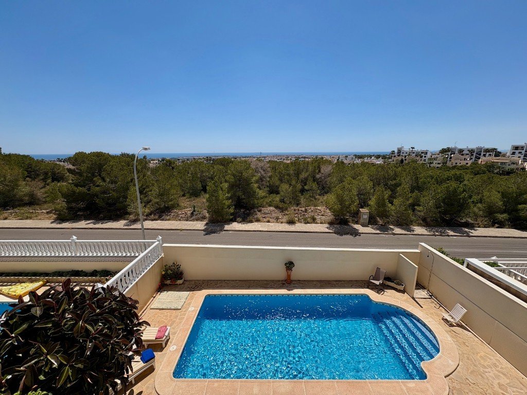 Villa in Villamartin, Alicante, Spanien 2 Schlafzimmer, 160 m2 Nr. 145366