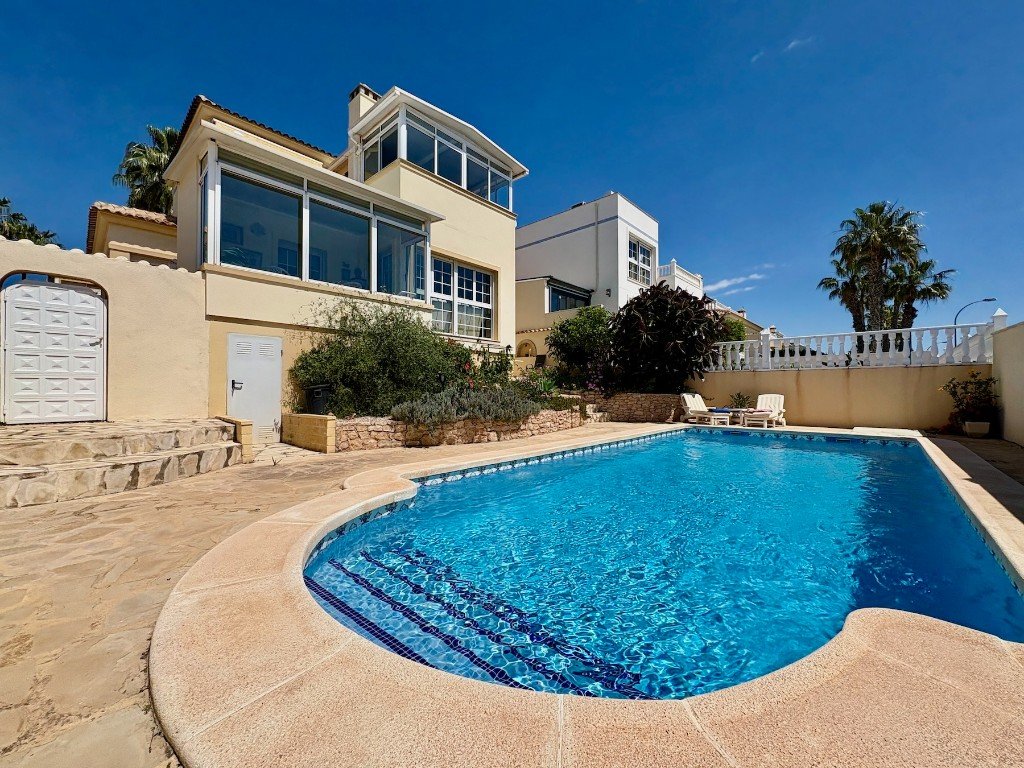 Villa in Villamartin, Alicante, Spanien 2 Schlafzimmer, 160 m2 Nr. 145366