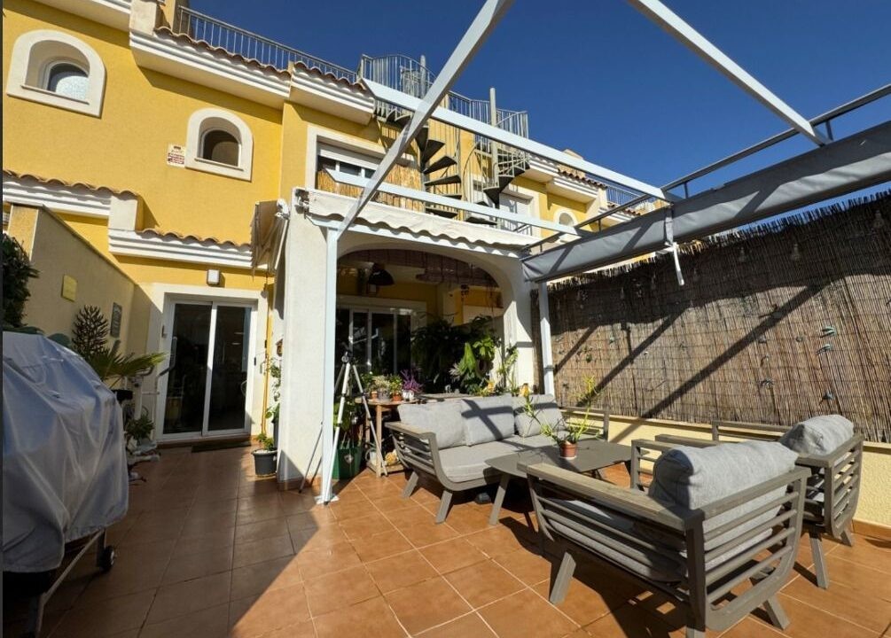 Tvåvåningslägenhet i Calpe, Alicante, Spanien 3 sovrum, 150 kvm. Nr. 180103
