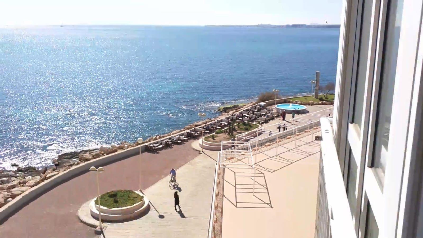Apartment in Torrevieja, Alicante, Spain 4 bedrooms, 122 sq.m. No. 117113