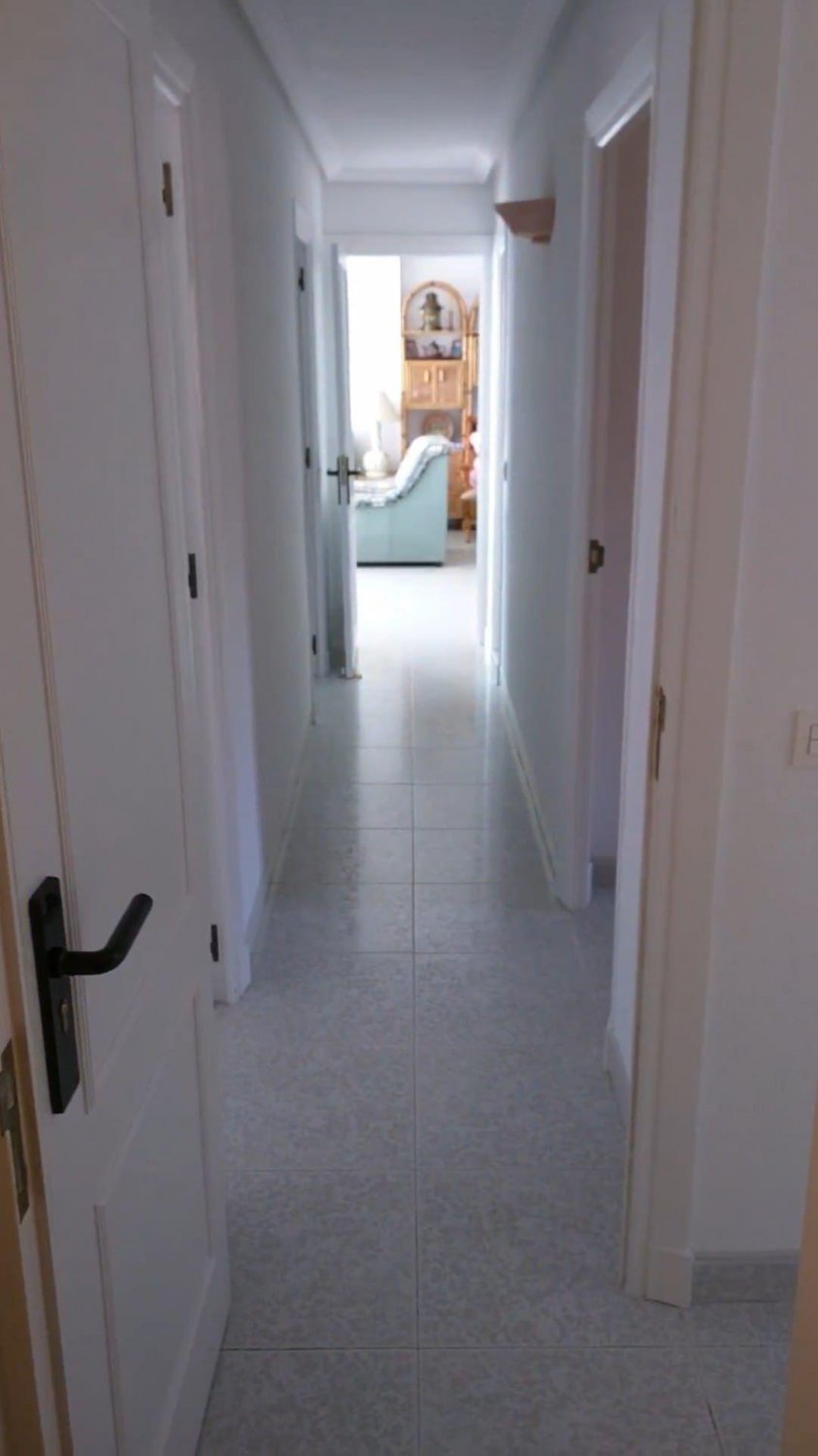 Apartment in Torrevieja, Alicante, Spain 4 bedrooms, 122 sq.m. No. 117113