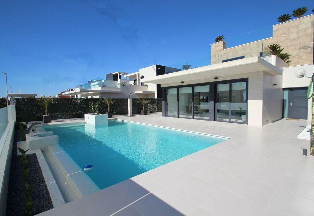 Villa i Campoamor, Alicante, Spanien 4 sovrum, 322 kvm. Nr. 165428