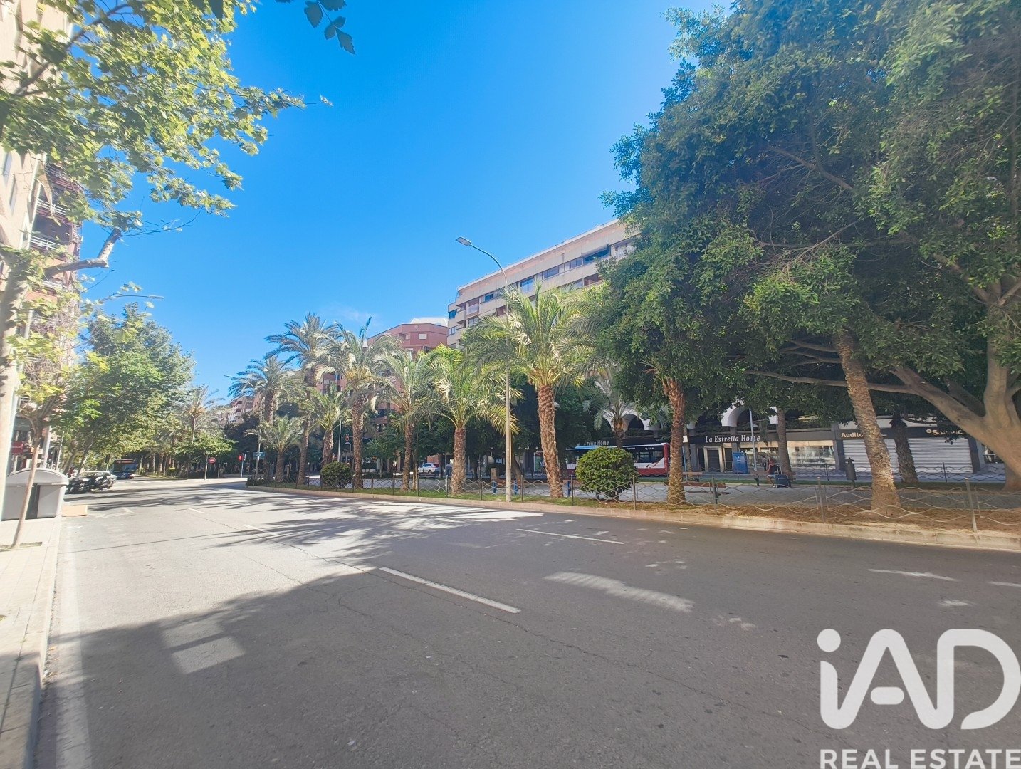 Commercial property in Alicante, Spain 35 sq.m. No. 184728