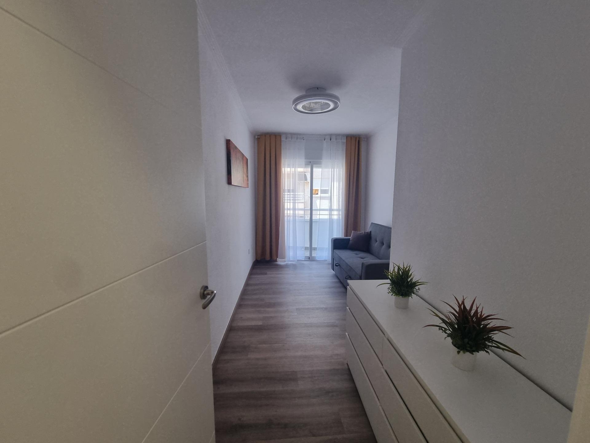 Apartment in Torrevieja, Alicante, Spain 3 bedrooms, 105 sq.m. No. 190156