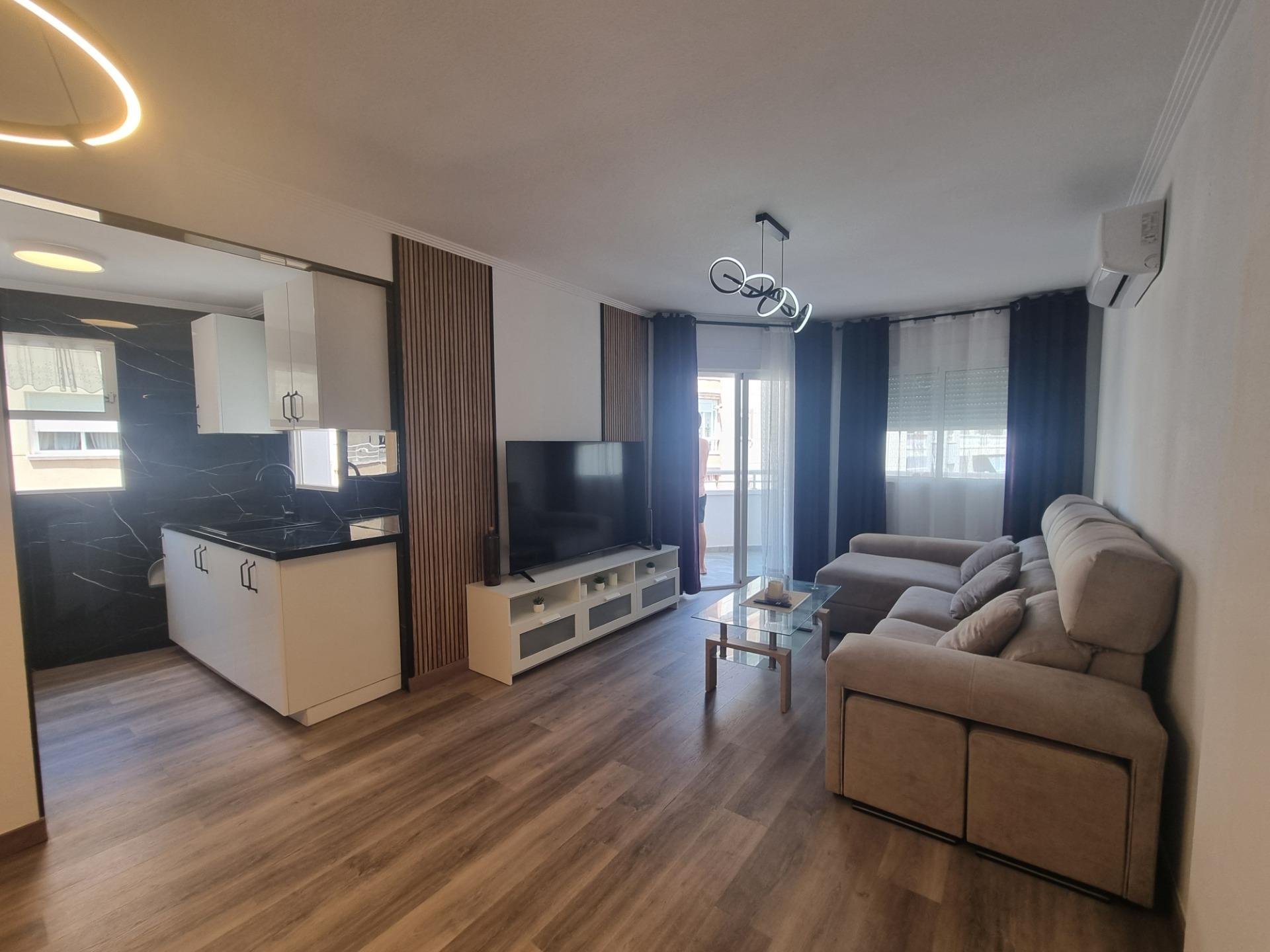 Apartment in Torrevieja, Alicante, Spain 3 bedrooms, 105 sq.m. No. 190156