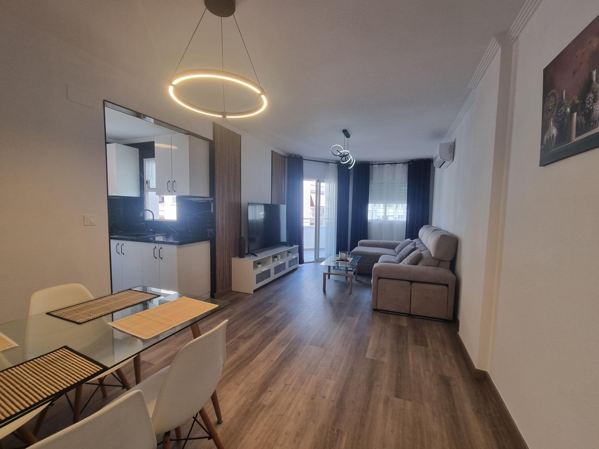 Apartment in Torrevieja, Alicante, Spain 3 bedrooms, 105 sq.m. No. 190156