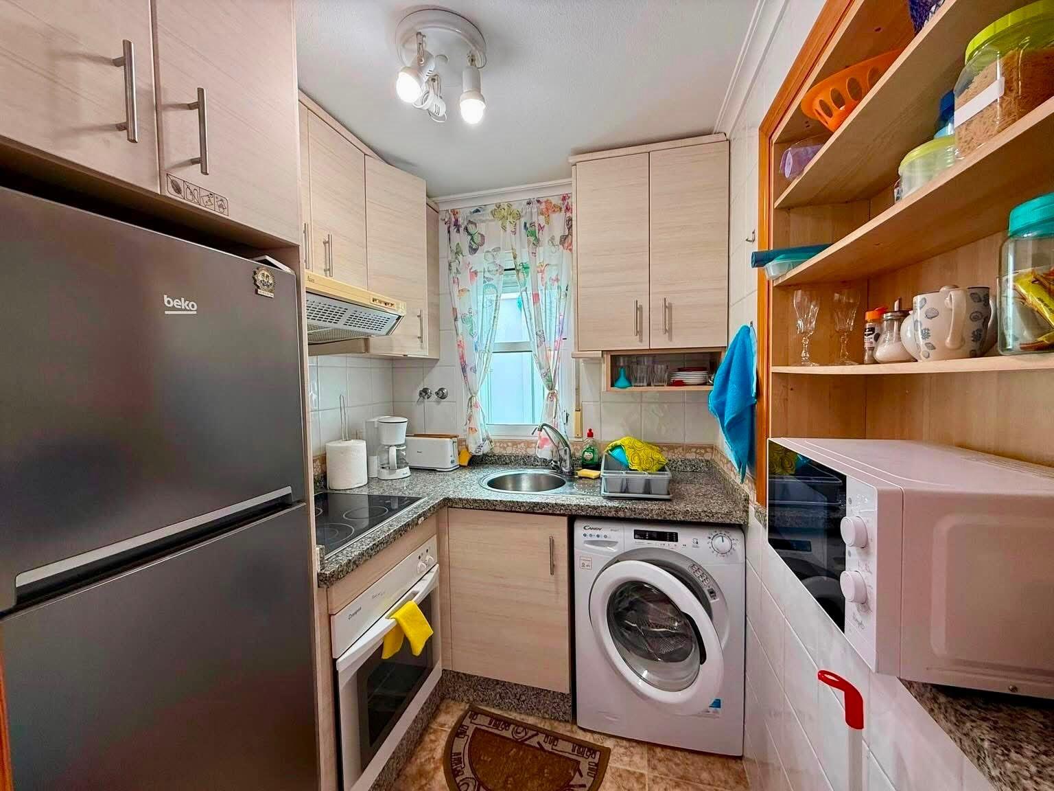 Apartamento en Torrevieja, Alicante, España 2 dormitorios, 64 m2 No. 190292
