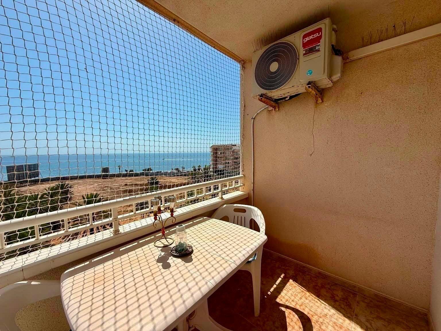 Apartamento en Torrevieja, Alicante, España 2 dormitorios, 64 m2 No. 190292