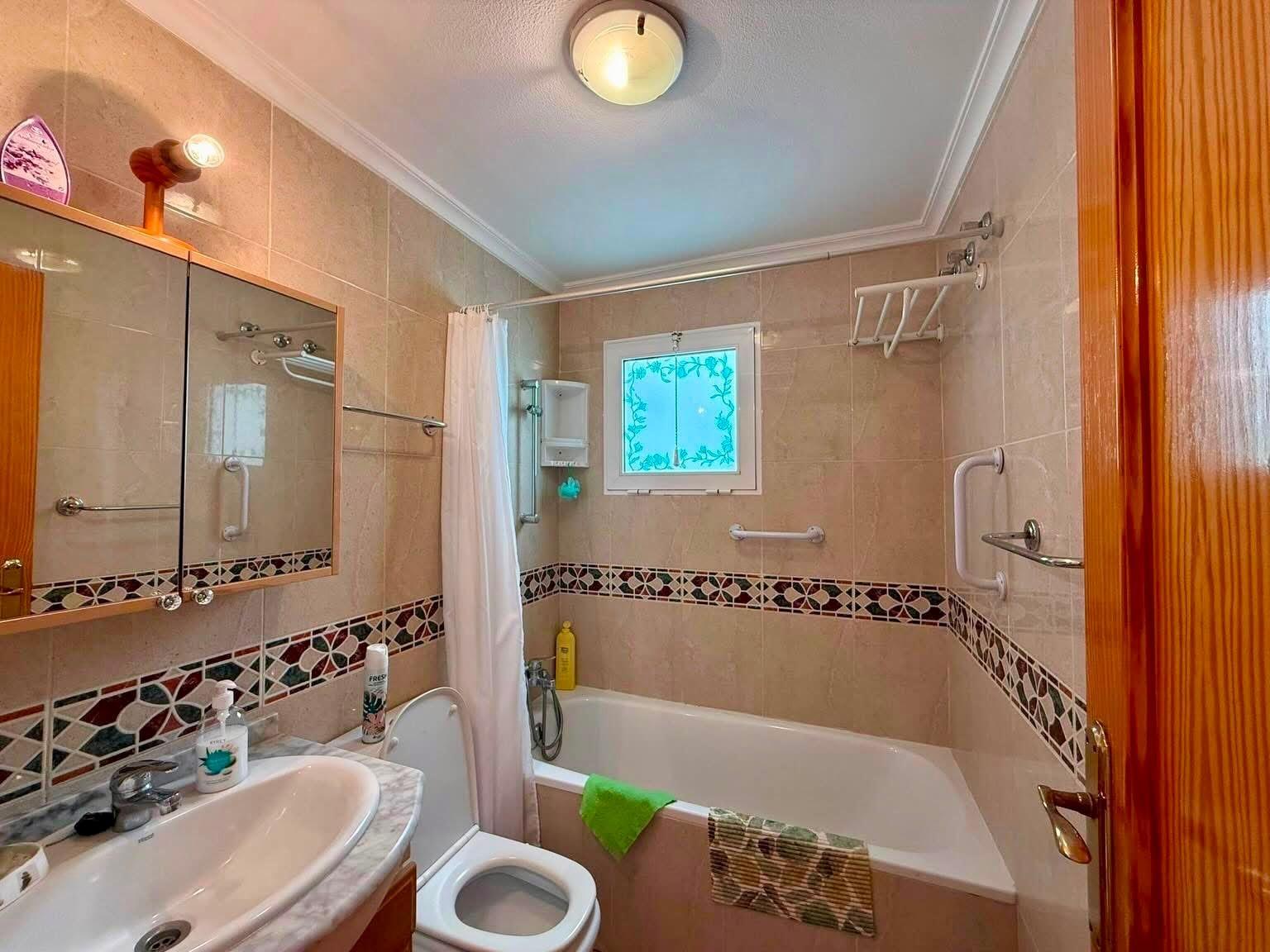 Apartamento en Torrevieja, Alicante, España 2 dormitorios, 64 m2 No. 190292