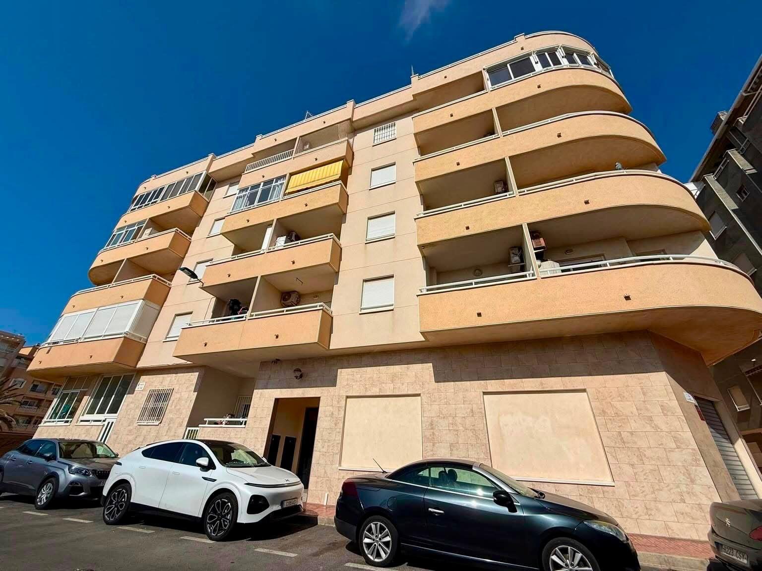 Apartamento en Torrevieja, Alicante, España 2 dormitorios, 64 m2 No. 190292