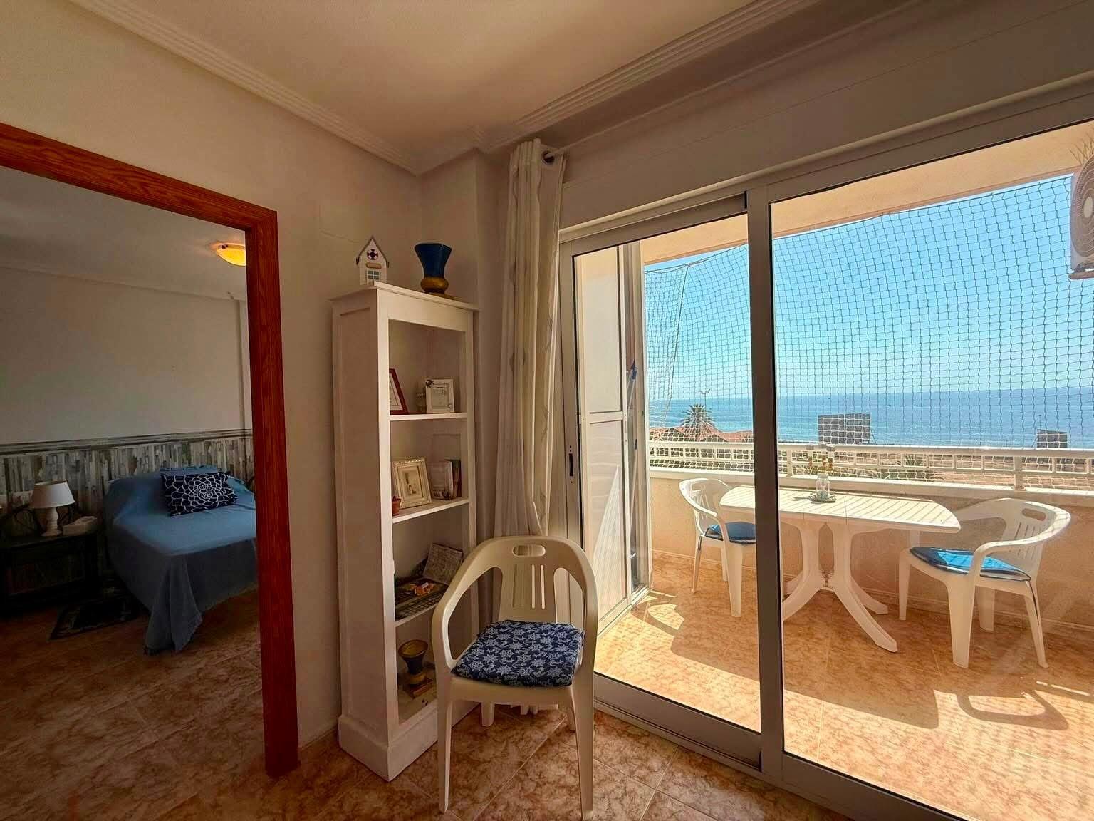 Apartamento en Torrevieja, Alicante, España 2 dormitorios, 64 m2 No. 190292