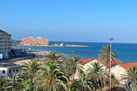 Apartamento en Torrevieja, Alicante, España 2 dormitorios, 64 m2 No. 190292