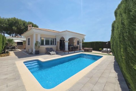 Villa in Alicante, Spain 4 bedrooms, 140 sq.m. No. 194756