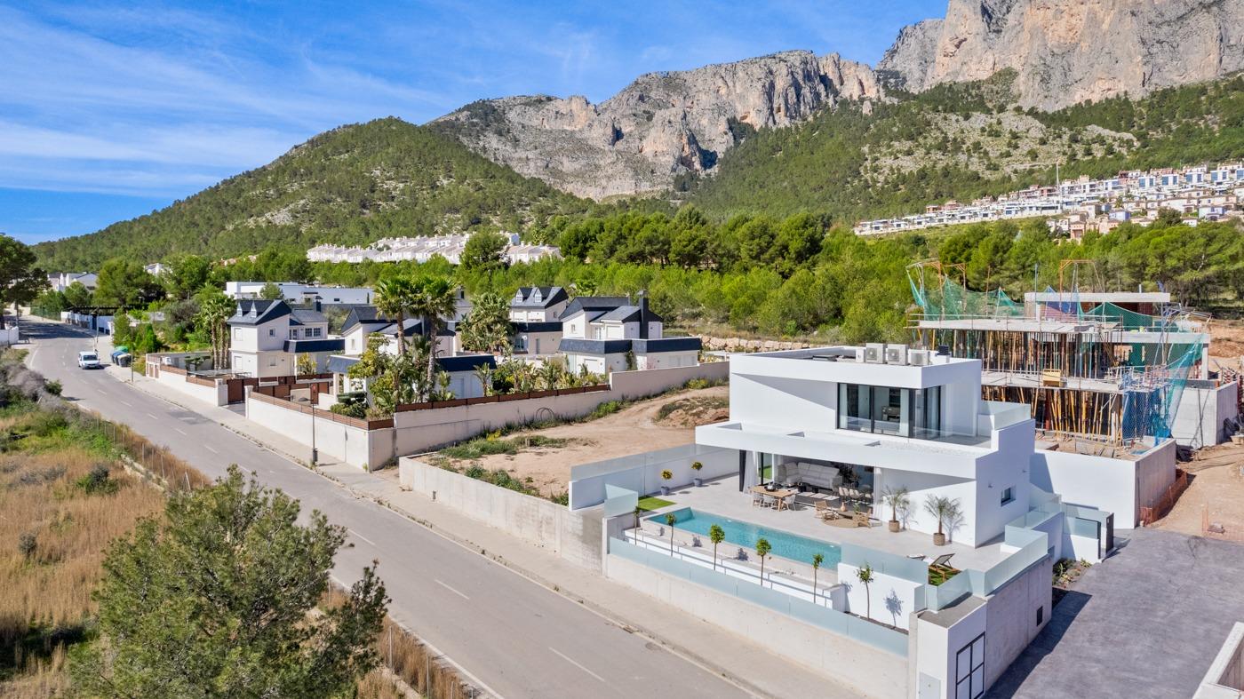 Villa in Polop, Alicante, Spain 3 bedrooms, 306 sq.m. No. 141742