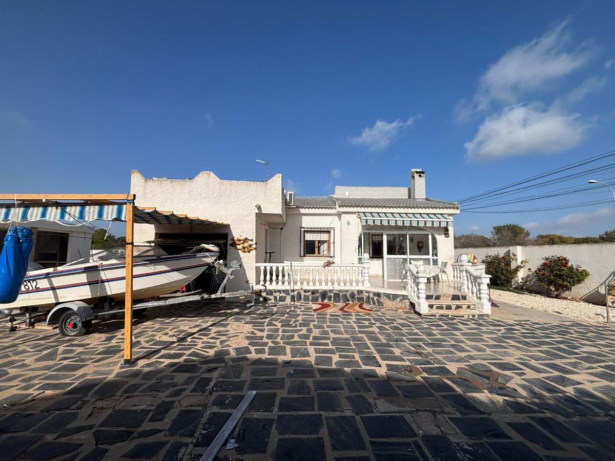 Villa i Torrevieja, Alicante, Spanien 2 sovrum, 75 kvm. Nr. 149147