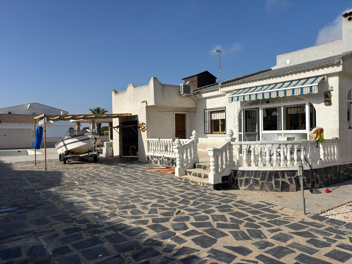 Villa i Torrevieja, Alicante, Spanien 2 sovrum, 75 kvm. Nr. 149147
